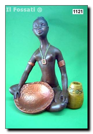 1121-Africana con fuente derecha